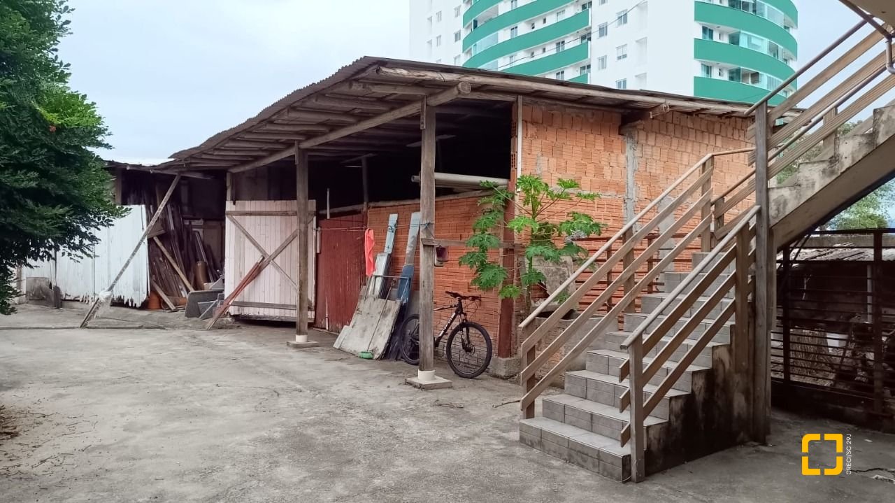 Terreno com 2425m², no bairro Ponte do Imaruim em Palhoça