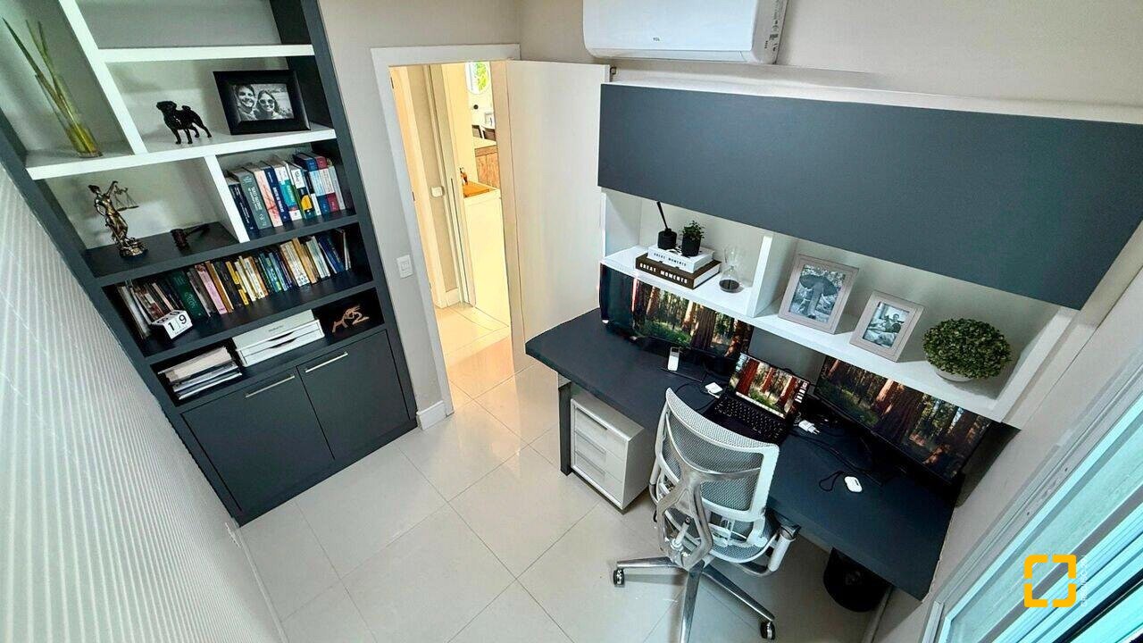 Casa com 199m², 7 quartos (sendo 3 suítes), 2 garagens, no bairro Cachoeira do Bom Jesus em Florianópolis