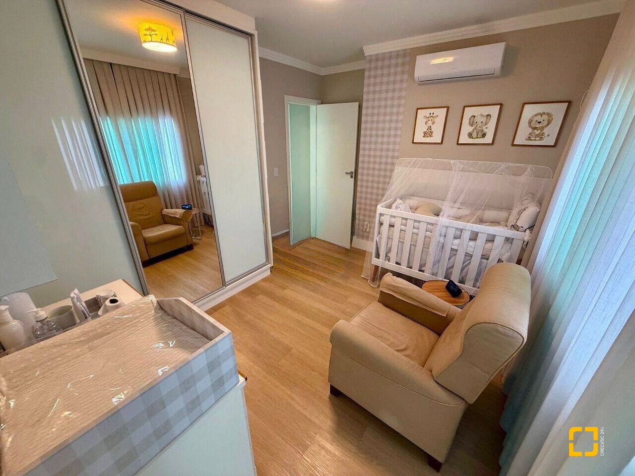 Casa com 199m², 7 quartos (sendo 3 suítes), 2 garagens, no bairro Cachoeira do Bom Jesus em Florianópolis