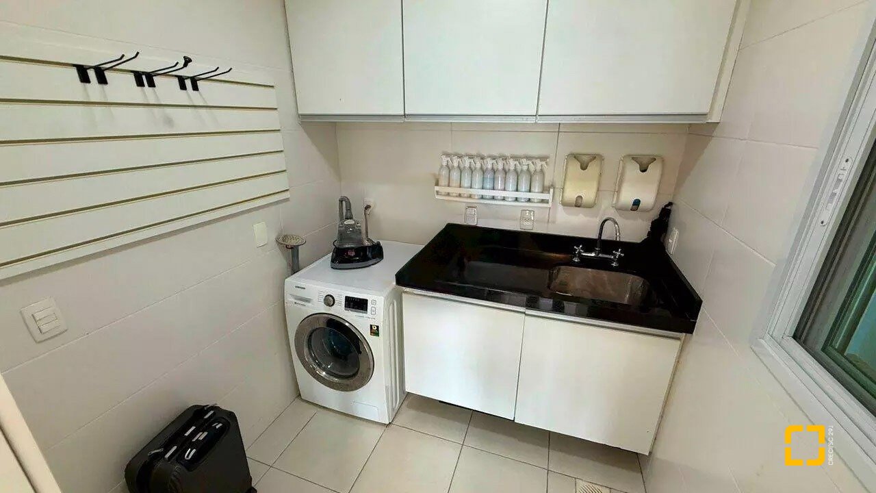 Casa com 199m², 7 quartos (sendo 3 suítes), 2 garagens, no bairro Cachoeira do Bom Jesus em Florianópolis