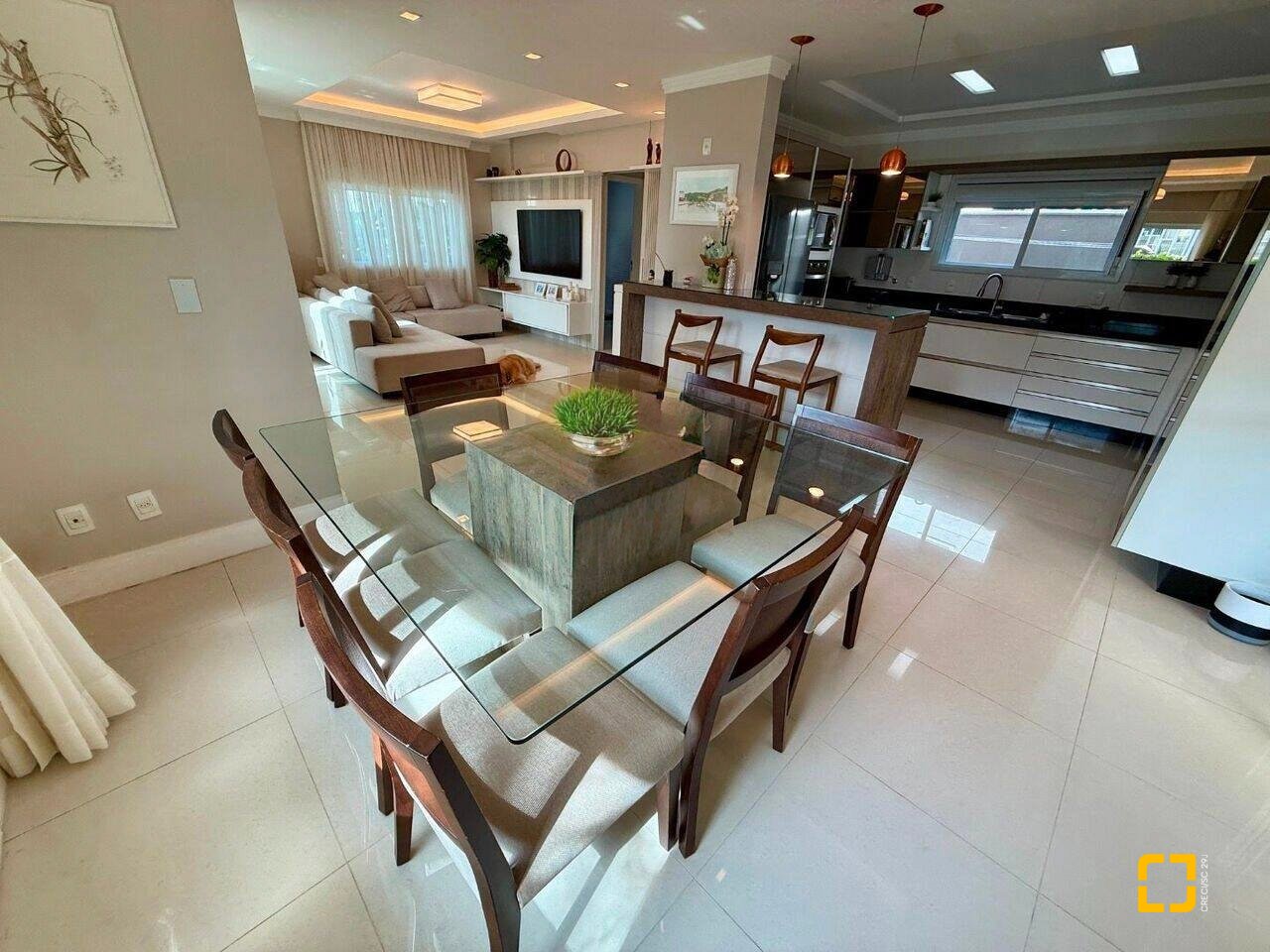 Casa com 199m², 7 quartos (sendo 3 suítes), 2 garagens, no bairro Cachoeira do Bom Jesus em Florianópolis