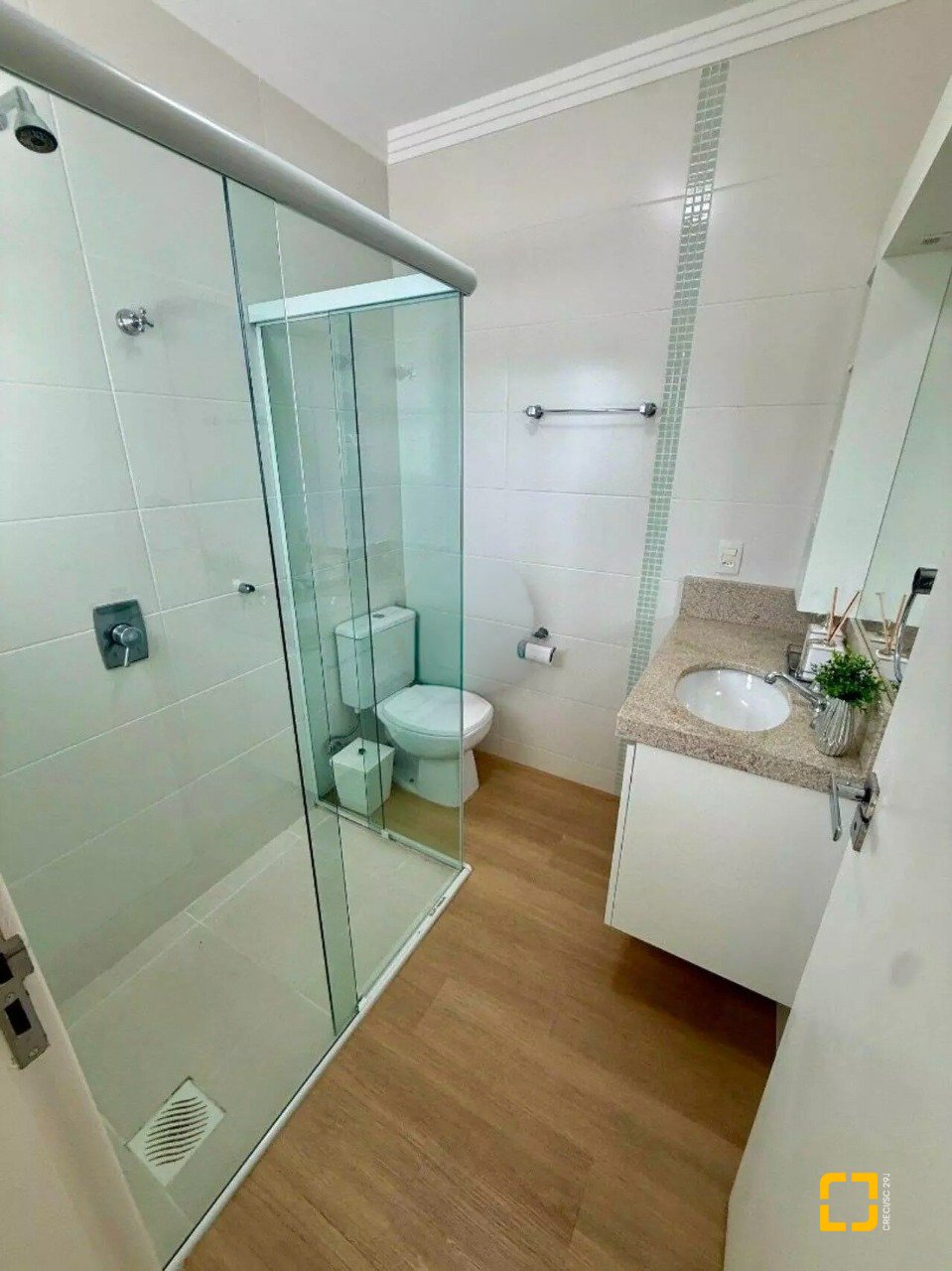 Casa com 199m², 7 quartos (sendo 3 suítes), 2 garagens, no bairro Cachoeira do Bom Jesus em Florianópolis