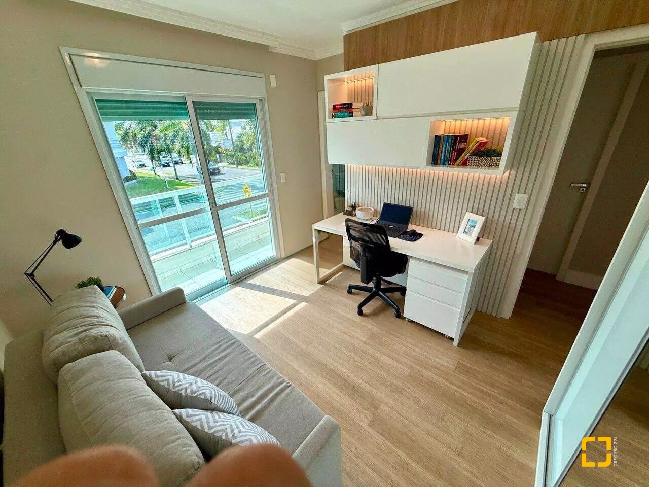 Casa com 199m², 7 quartos (sendo 3 suítes), 2 garagens, no bairro Cachoeira do Bom Jesus em Florianópolis