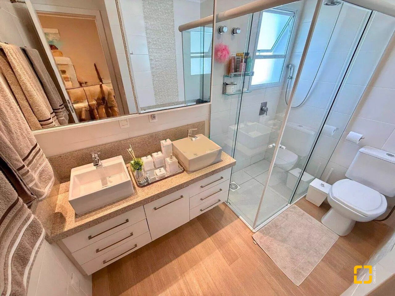 Casa com 199m², 7 quartos (sendo 3 suítes), 2 garagens, no bairro Cachoeira do Bom Jesus em Florianópolis
