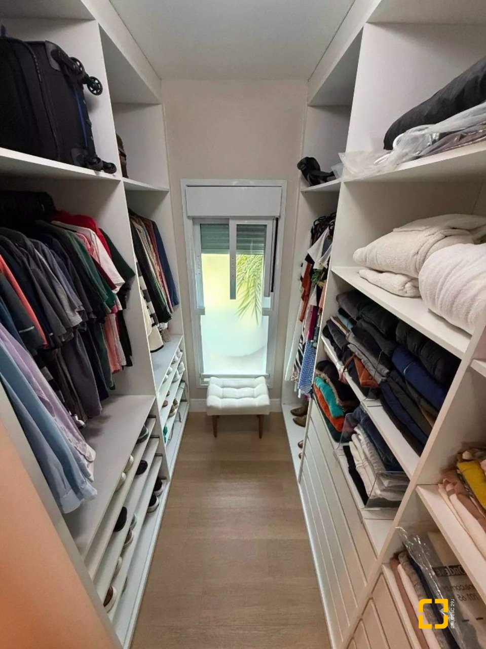 Casa com 199m², 7 quartos (sendo 3 suítes), 2 garagens, no bairro Cachoeira do Bom Jesus em Florianópolis