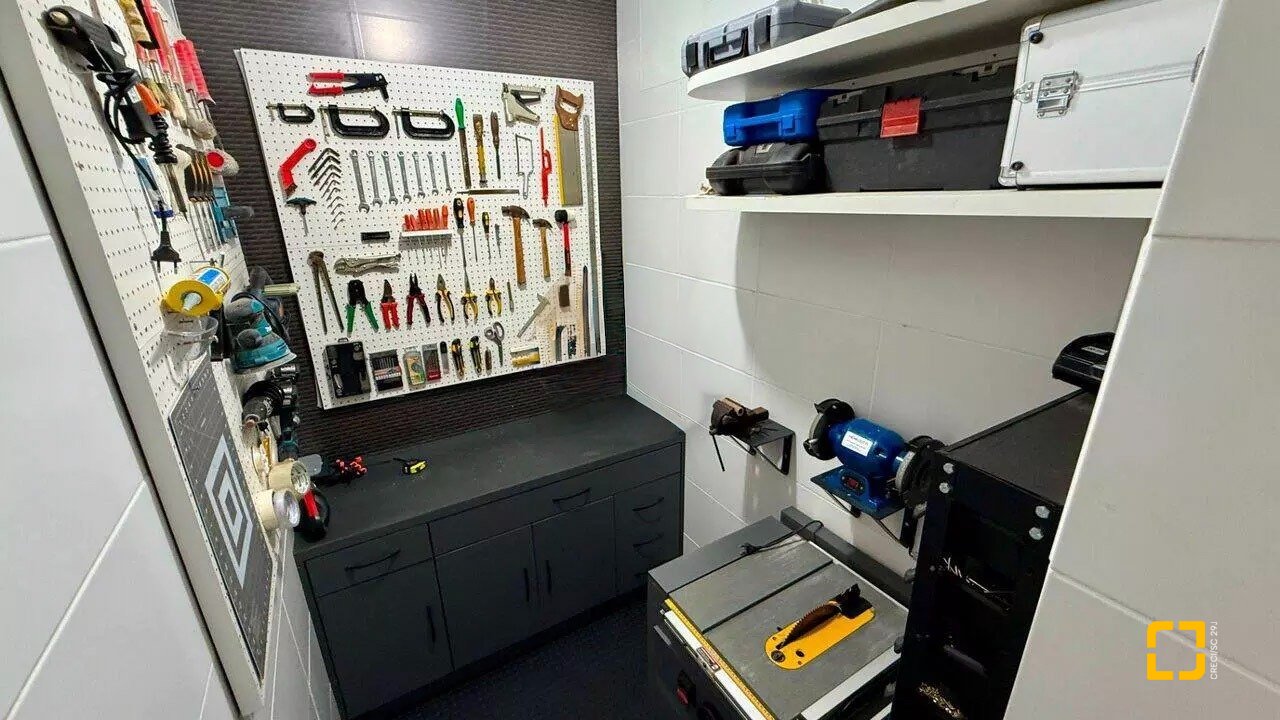 Casa com 199m², 7 quartos (sendo 3 suítes), 2 garagens, no bairro Cachoeira do Bom Jesus em Florianópolis