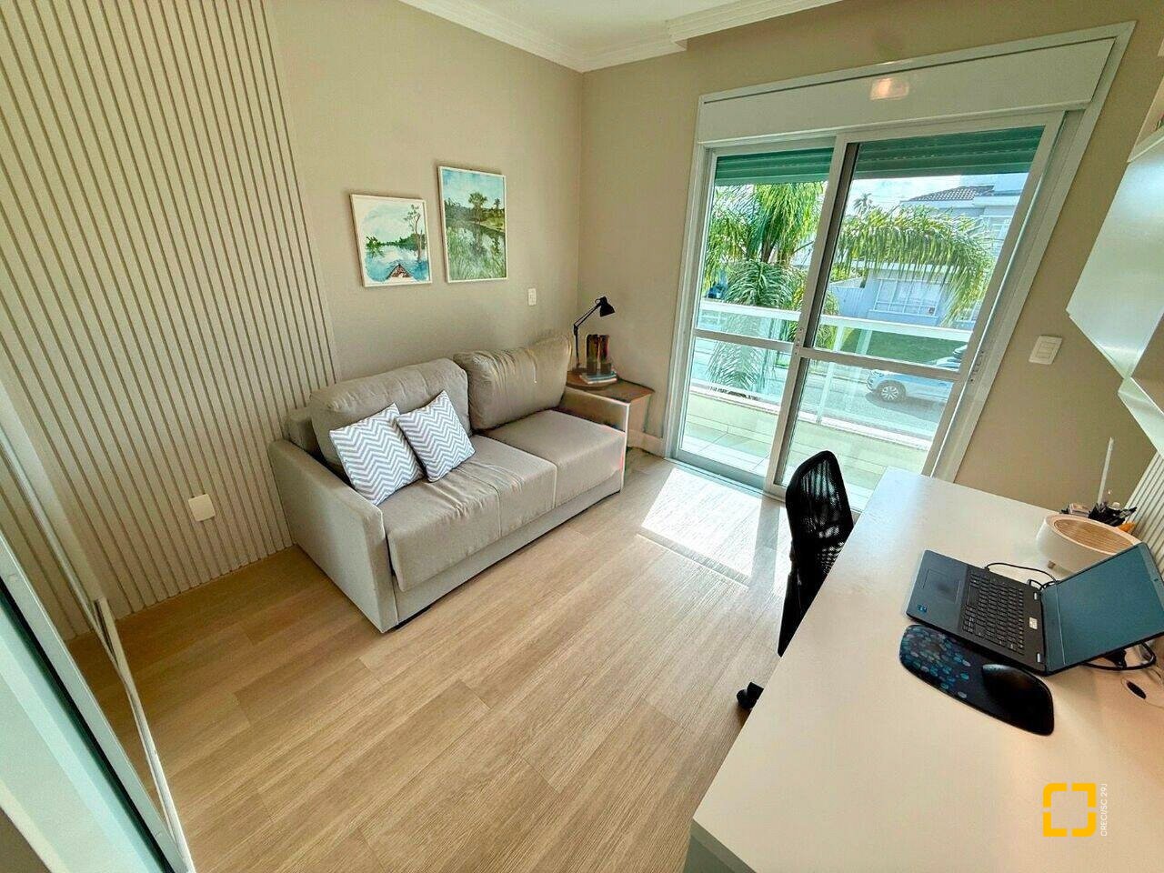 Casa com 199m², 7 quartos (sendo 3 suítes), 2 garagens, no bairro Cachoeira do Bom Jesus em Florianópolis
