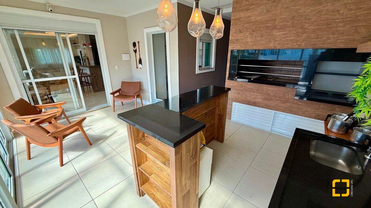 Casa com 199m², 7 quartos (sendo 3 suítes), 2 garagens, no bairro Cachoeira do Bom Jesus em Florianópolis