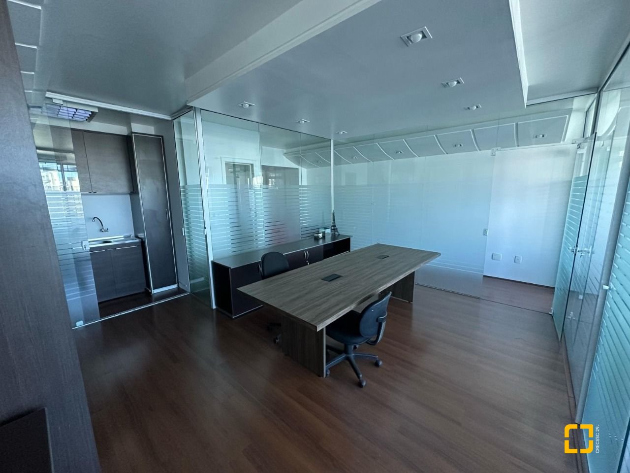 Sala com 65m², no bairro Centro em Florianópolis