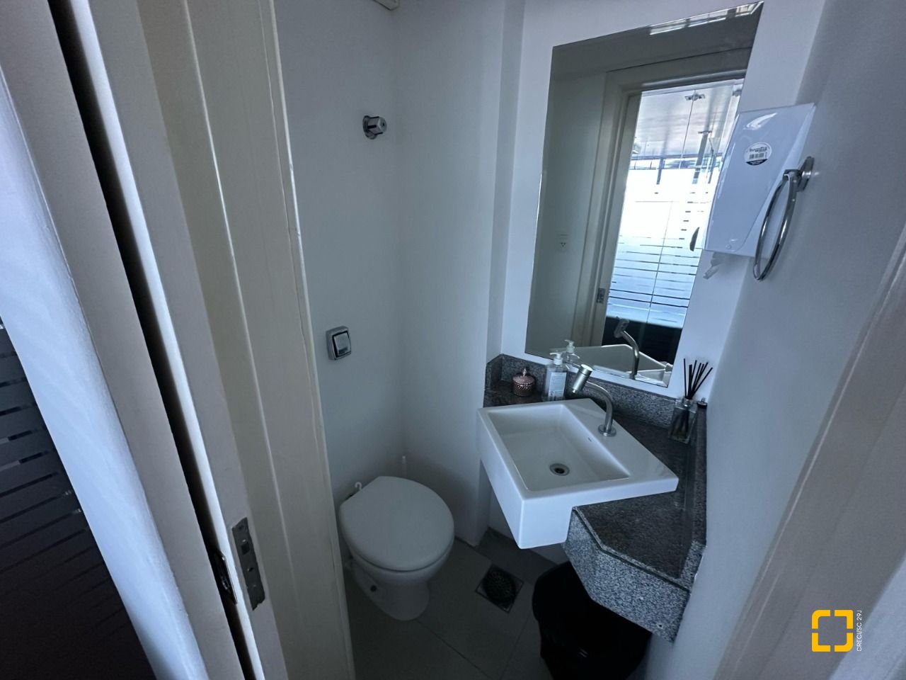 Sala com 65m², no bairro Centro em Florianópolis