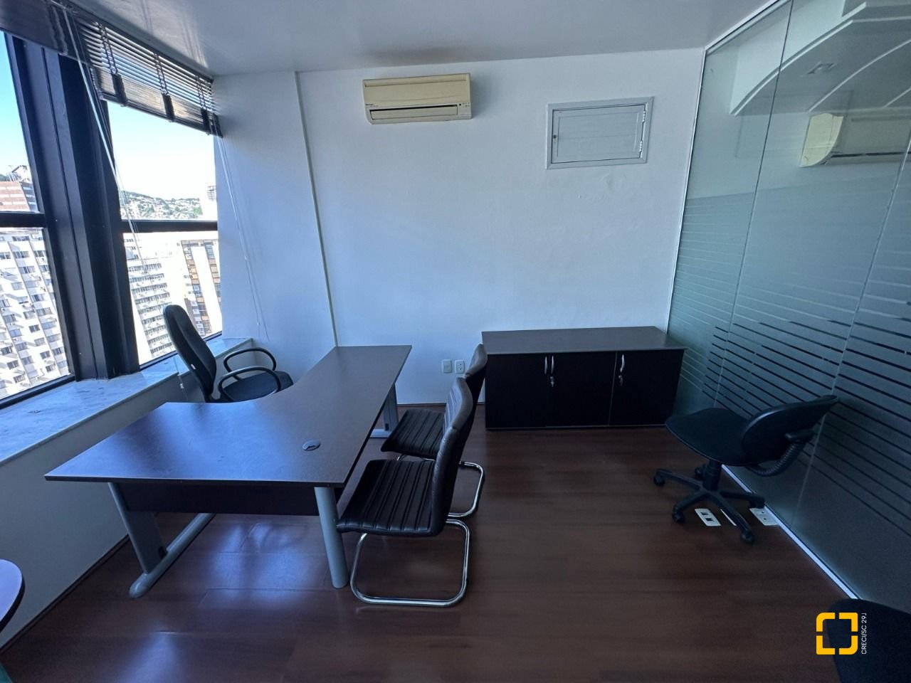 Sala com 65m², no bairro Centro em Florianópolis