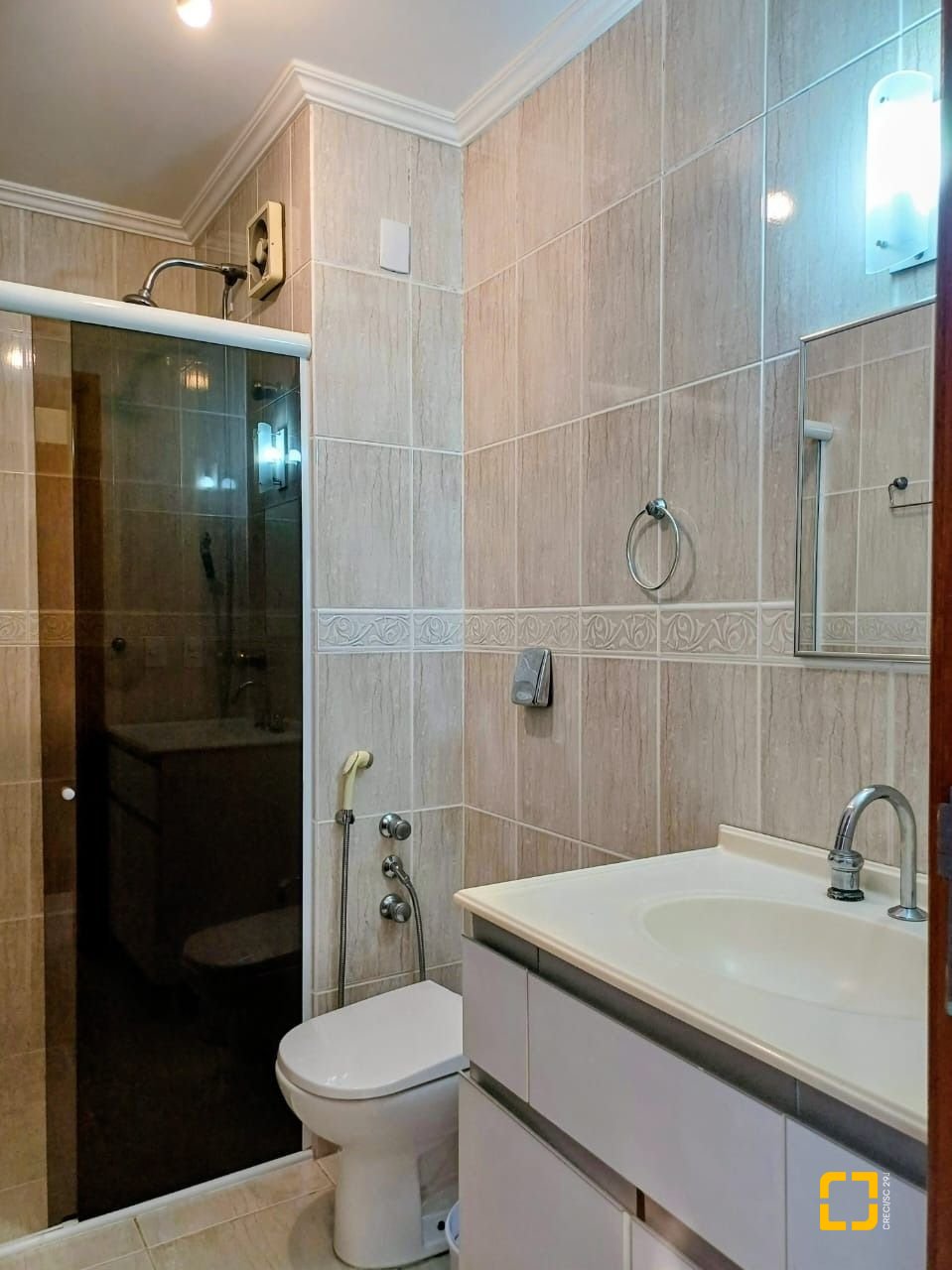 Apartamento com 92m², 3 quartos (sendo 1 suíte), 1 garagem, no bairro Canto em Florianópolis