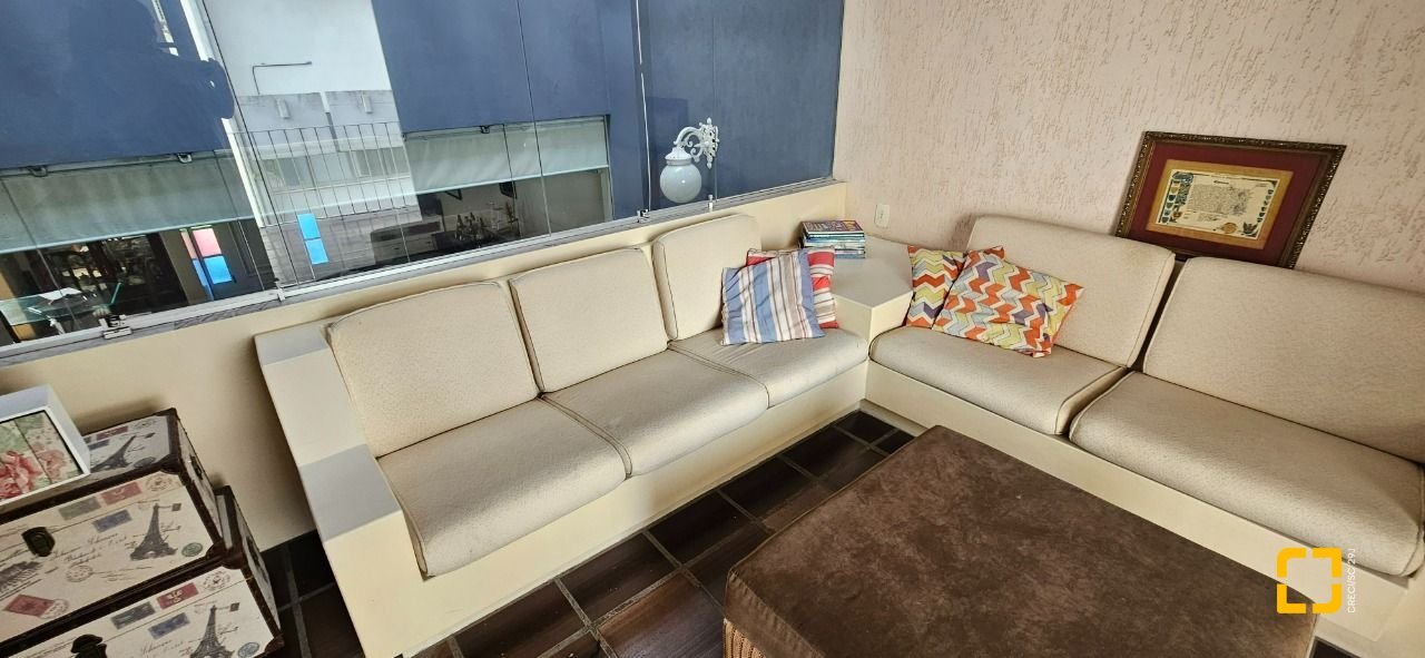 Casa com 316m², 6 quartos (sendo 2 suítes), 2 garagens, no bairro Estreito em Florianópolis