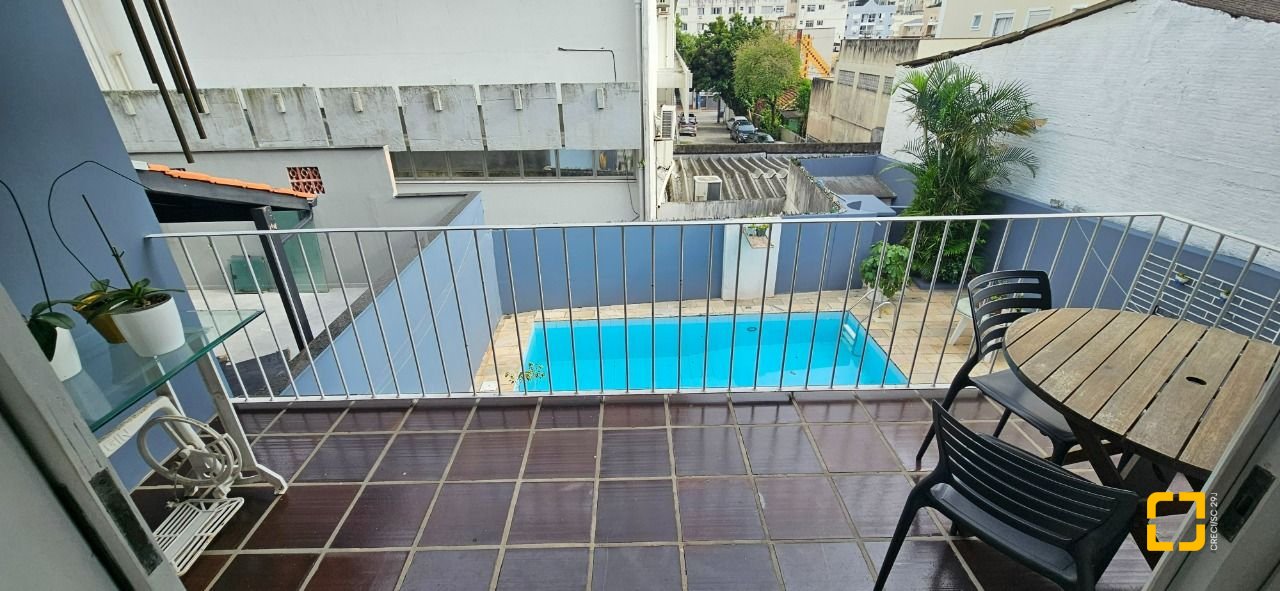 Casa com 316m², 6 quartos (sendo 2 suítes), 2 garagens, no bairro Estreito em Florianópolis