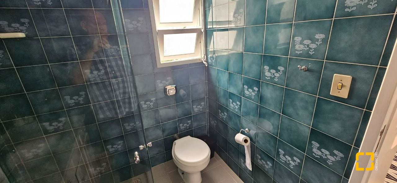 Casa com 316m², 6 quartos (sendo 2 suítes), 2 garagens, no bairro Estreito em Florianópolis