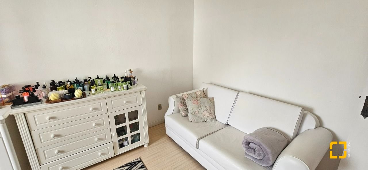 Casa com 316m², 6 quartos (sendo 2 suítes), 2 garagens, no bairro Estreito em Florianópolis