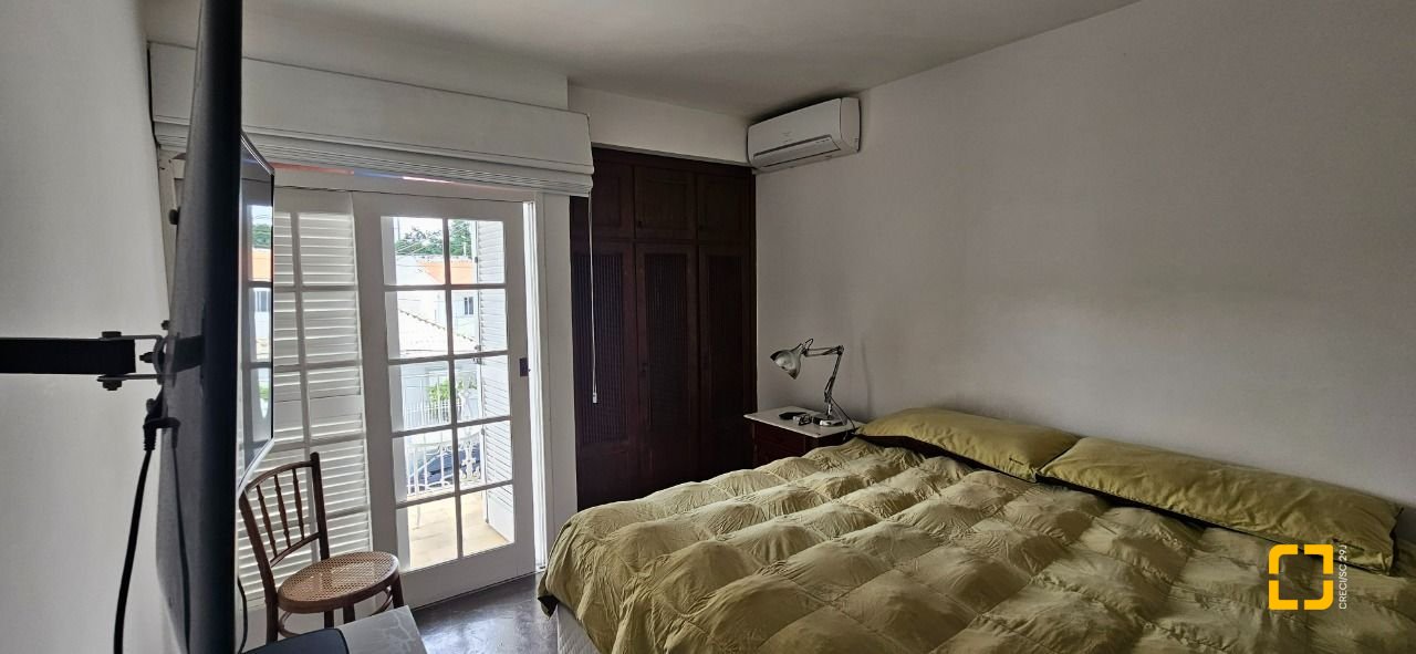 Casa com 316m², 6 quartos (sendo 2 suítes), 2 garagens, no bairro Estreito em Florianópolis