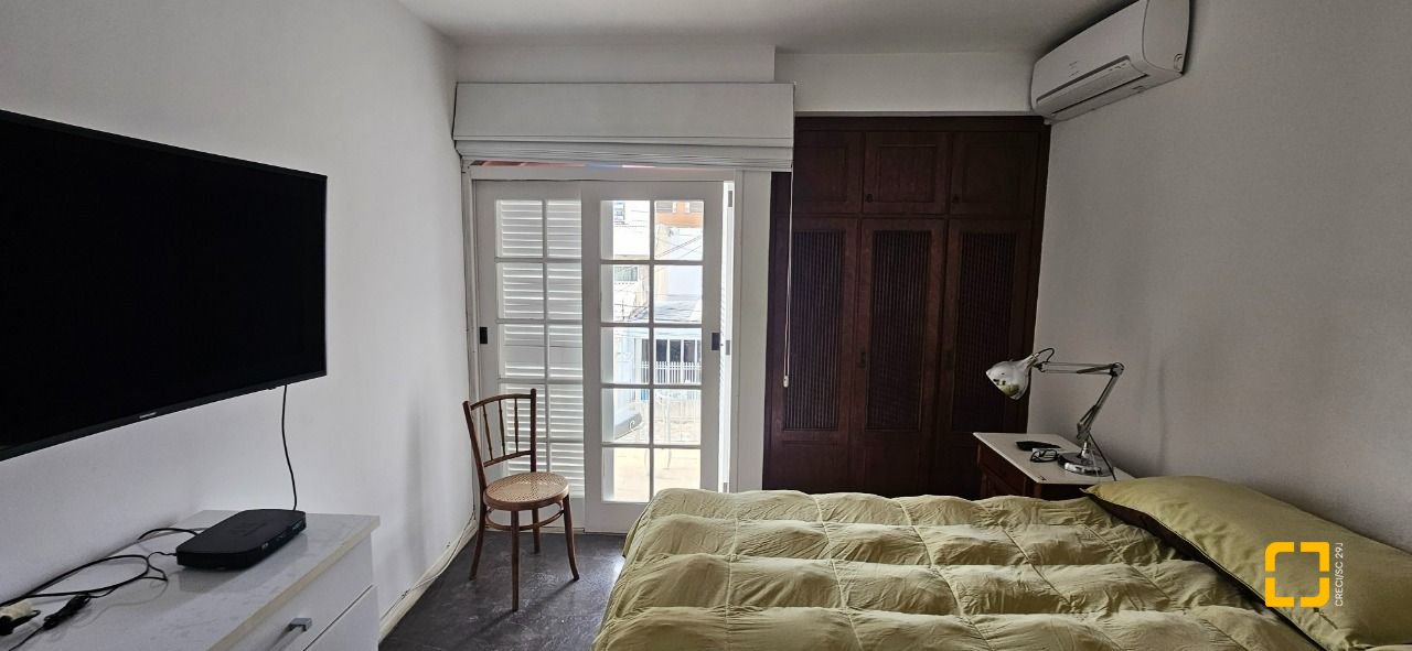 Casa com 316m², 6 quartos (sendo 2 suítes), 2 garagens, no bairro Estreito em Florianópolis