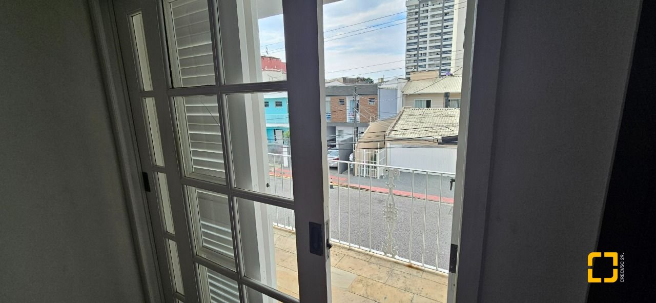 Casa com 316m², 6 quartos (sendo 2 suítes), 2 garagens, no bairro Estreito em Florianópolis