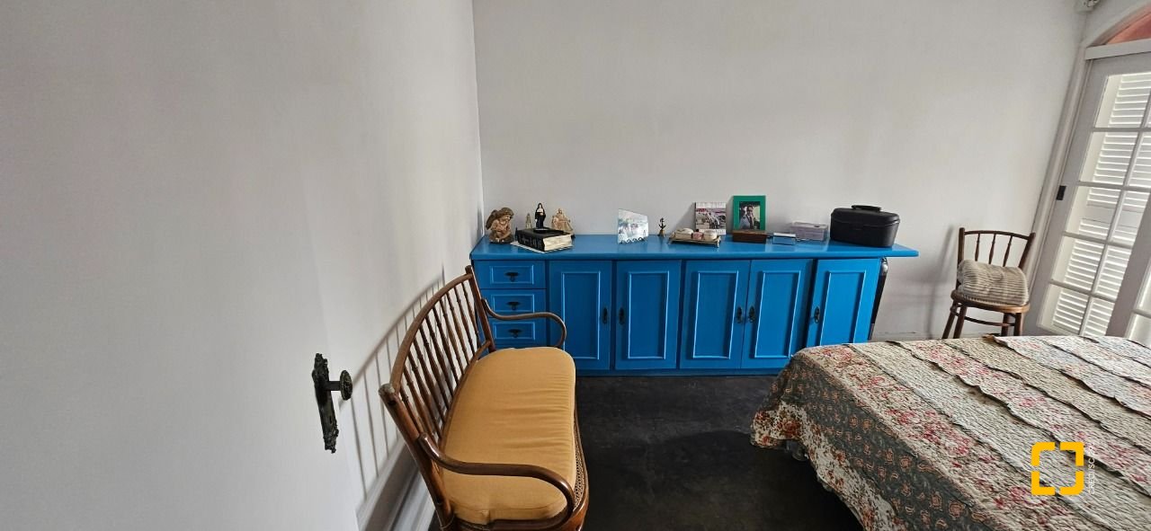 Casa com 316m², 6 quartos (sendo 2 suítes), 2 garagens, no bairro Estreito em Florianópolis