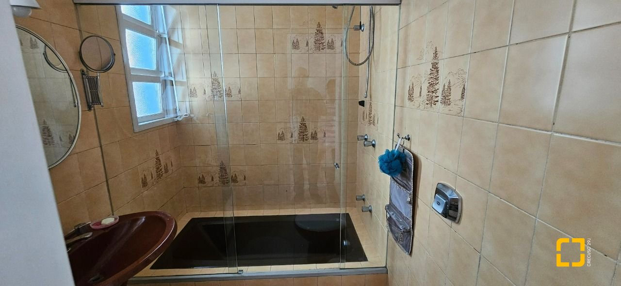 Casa com 316m², 6 quartos (sendo 2 suítes), 2 garagens, no bairro Estreito em Florianópolis