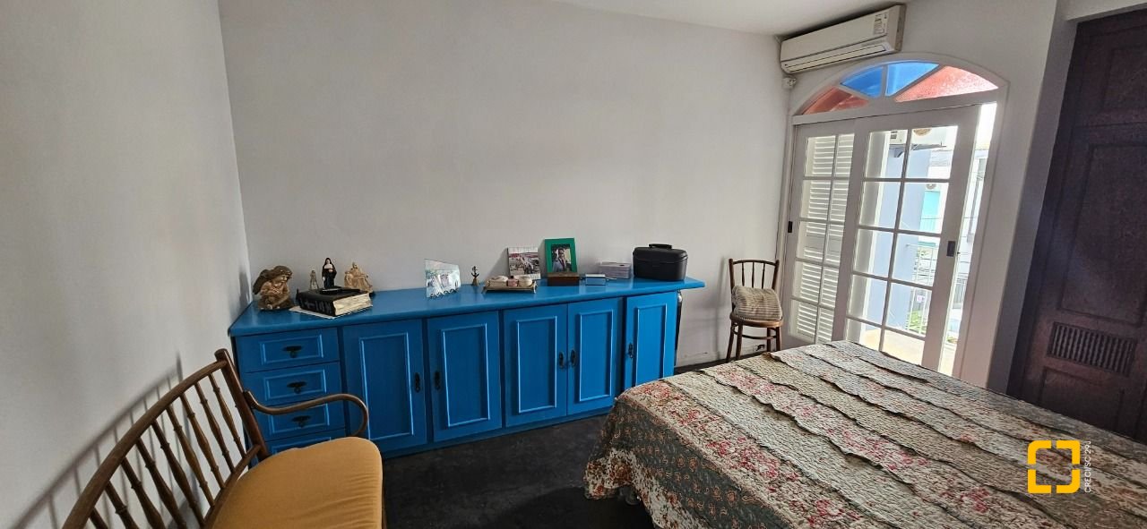 Casa com 316m², 6 quartos (sendo 2 suítes), 2 garagens, no bairro Estreito em Florianópolis