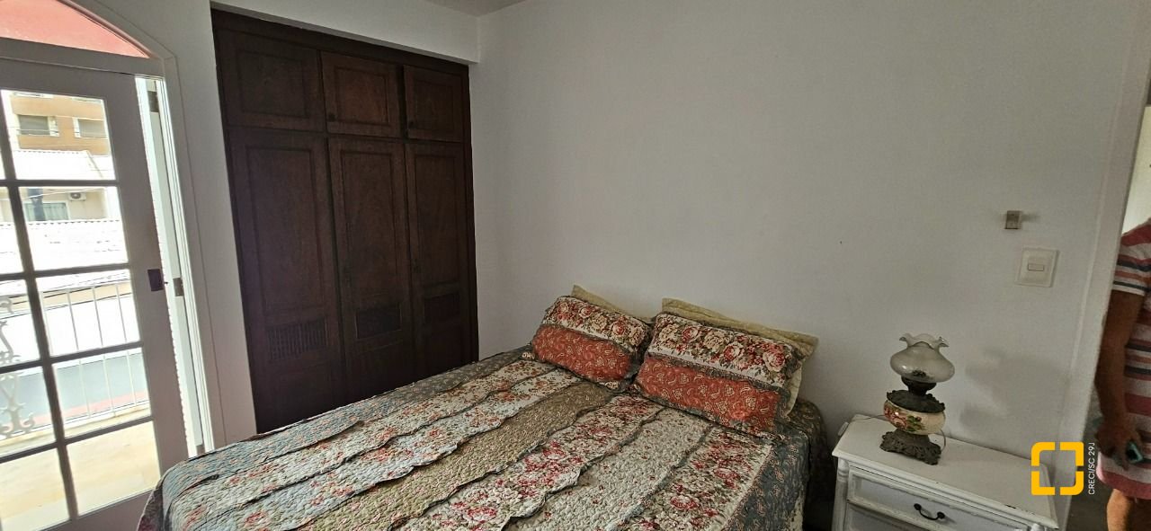 Casa com 316m², 6 quartos (sendo 2 suítes), 2 garagens, no bairro Estreito em Florianópolis