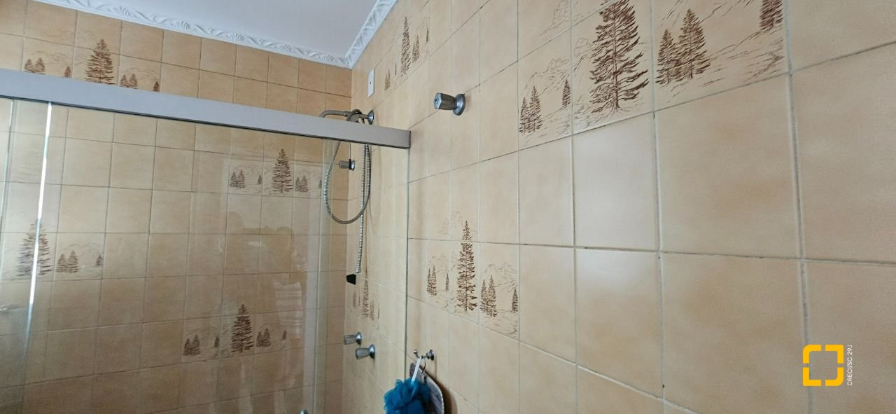 Casa com 316m², 6 quartos (sendo 2 suítes), 2 garagens, no bairro Estreito em Florianópolis