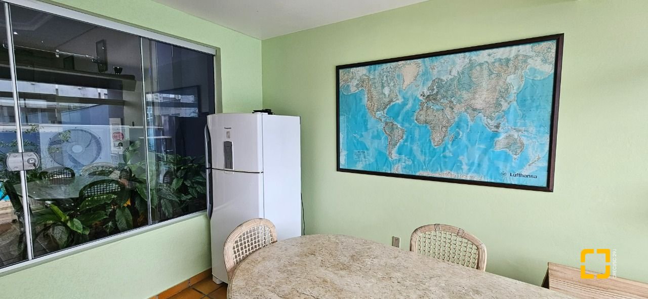 Casa com 316m², 6 quartos (sendo 2 suítes), 2 garagens, no bairro Estreito em Florianópolis