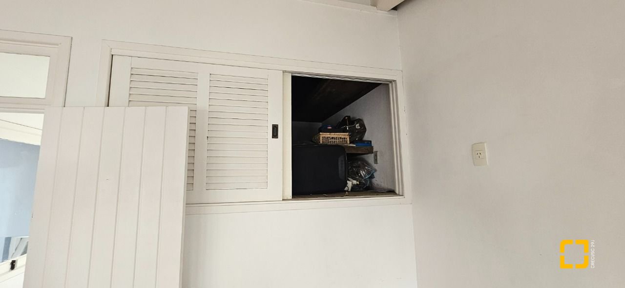 Casa com 316m², 6 quartos (sendo 2 suítes), 2 garagens, no bairro Estreito em Florianópolis