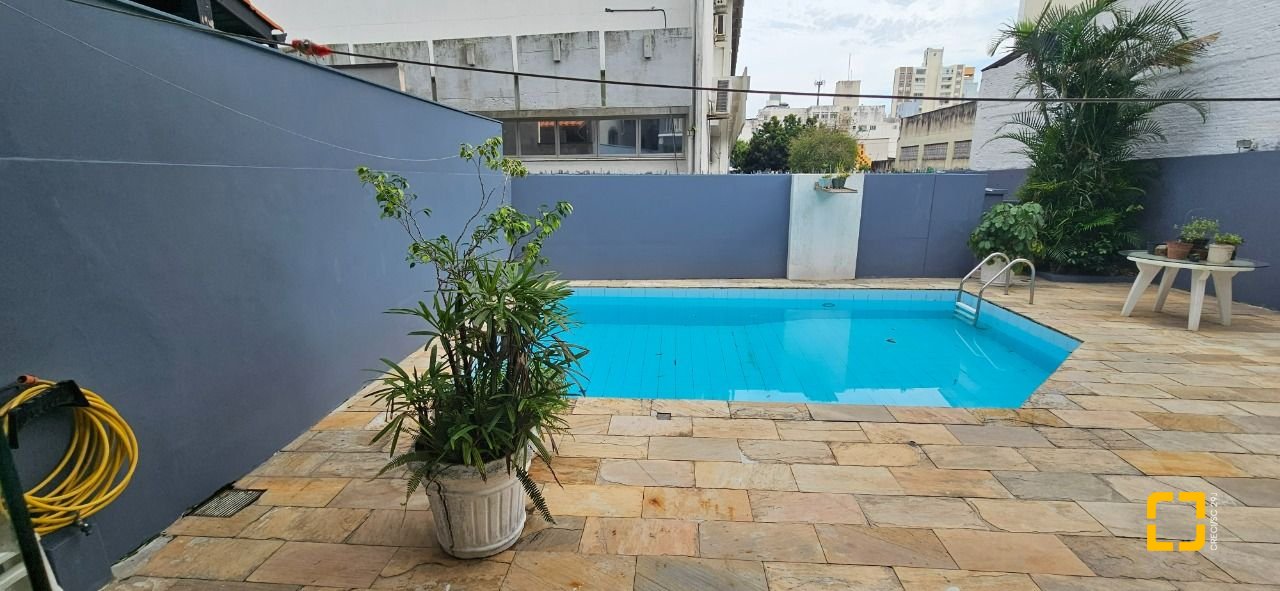 Casa com 316m², 6 quartos (sendo 2 suítes), 2 garagens, no bairro Estreito em Florianópolis