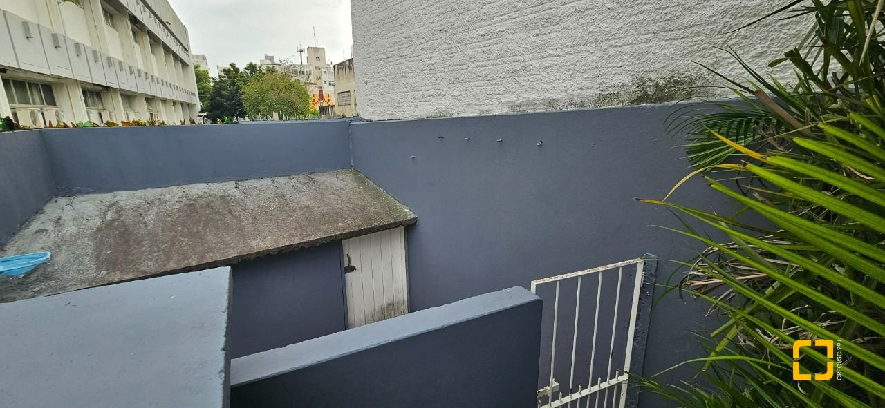 Casa com 316m², 6 quartos (sendo 2 suítes), 2 garagens, no bairro Estreito em Florianópolis