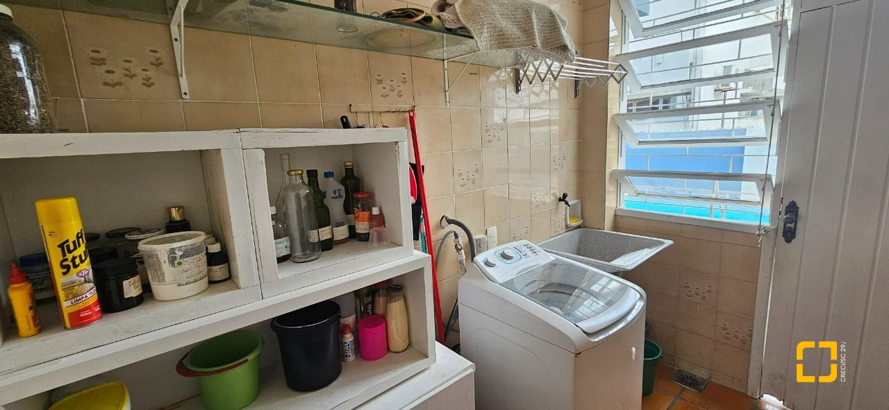 Casa com 316m², 6 quartos (sendo 2 suítes), 2 garagens, no bairro Estreito em Florianópolis