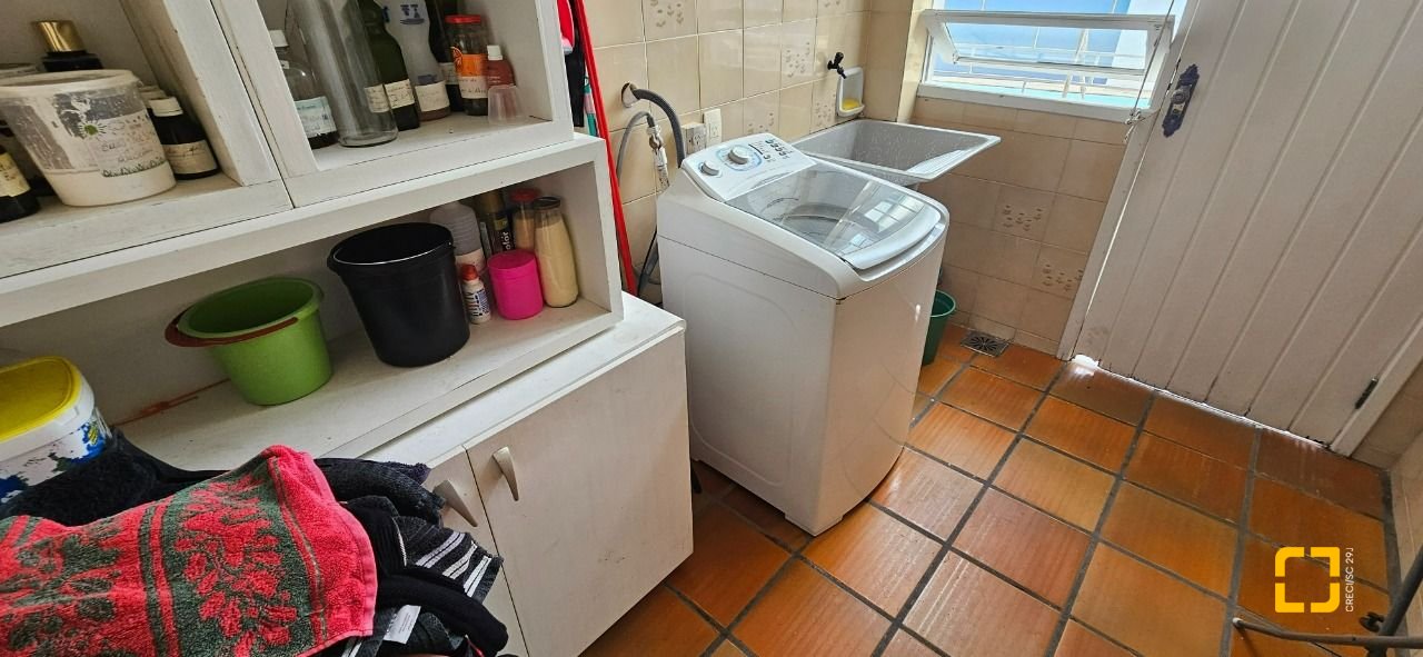 Casa com 316m², 6 quartos (sendo 2 suítes), 2 garagens, no bairro Estreito em Florianópolis
