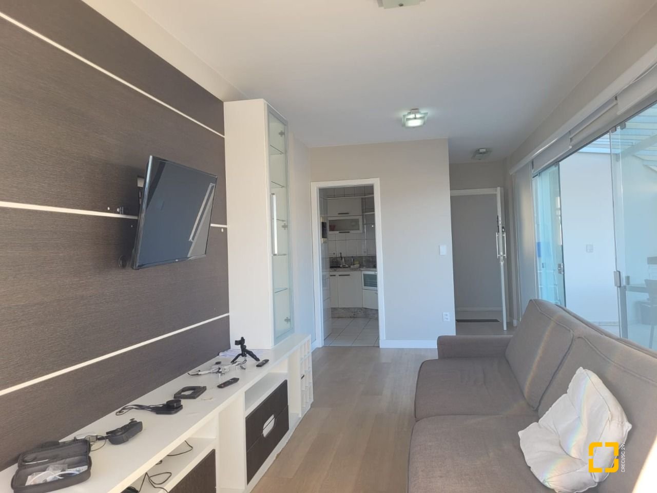Cobertura com 127m², 3 quartos (sendo 1 suíte), 2 garagens, no bairro Saco Grande em Florianópolis