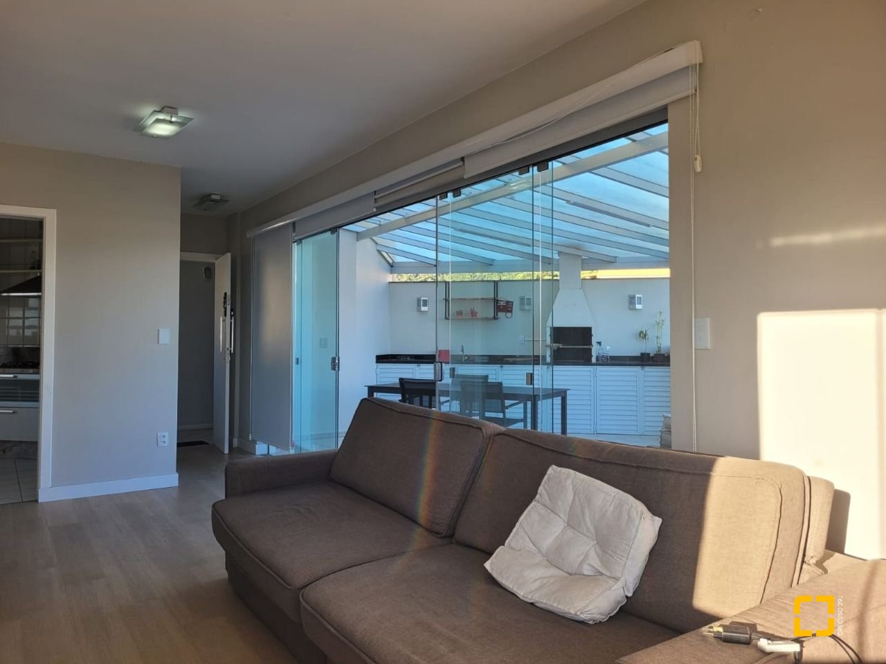Cobertura com 127m², 3 quartos (sendo 1 suíte), 2 garagens, no bairro Saco Grande em Florianópolis