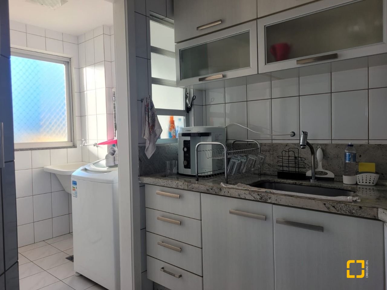 Cobertura com 127m², 3 quartos (sendo 1 suíte), 2 garagens, no bairro Saco Grande em Florianópolis