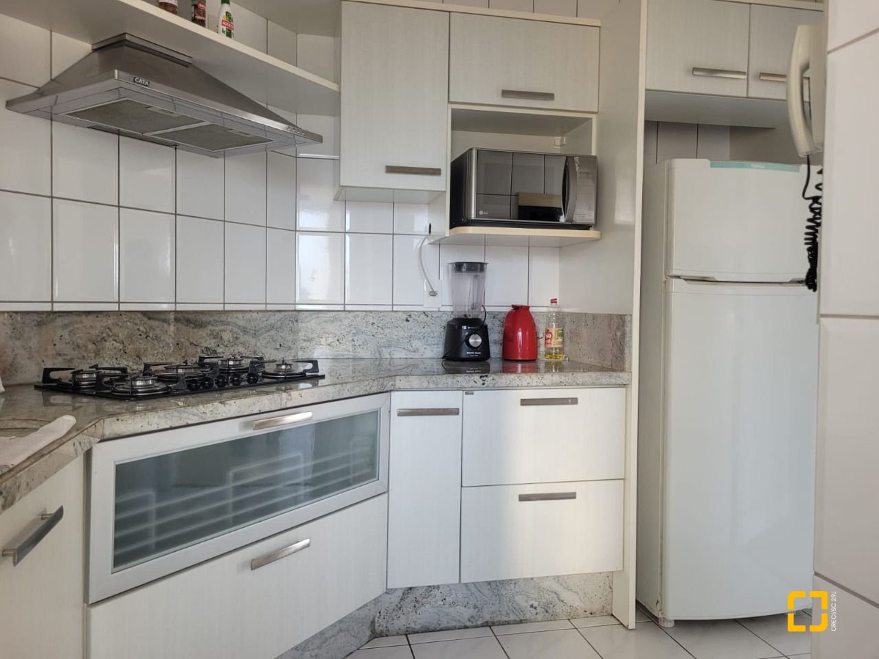 Cobertura com 127m², 3 quartos (sendo 1 suíte), 2 garagens, no bairro Saco Grande em Florianópolis