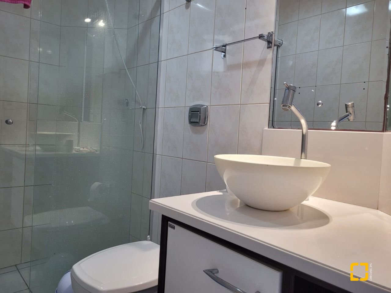 Cobertura com 127m², 3 quartos (sendo 1 suíte), 2 garagens, no bairro Saco Grande em Florianópolis