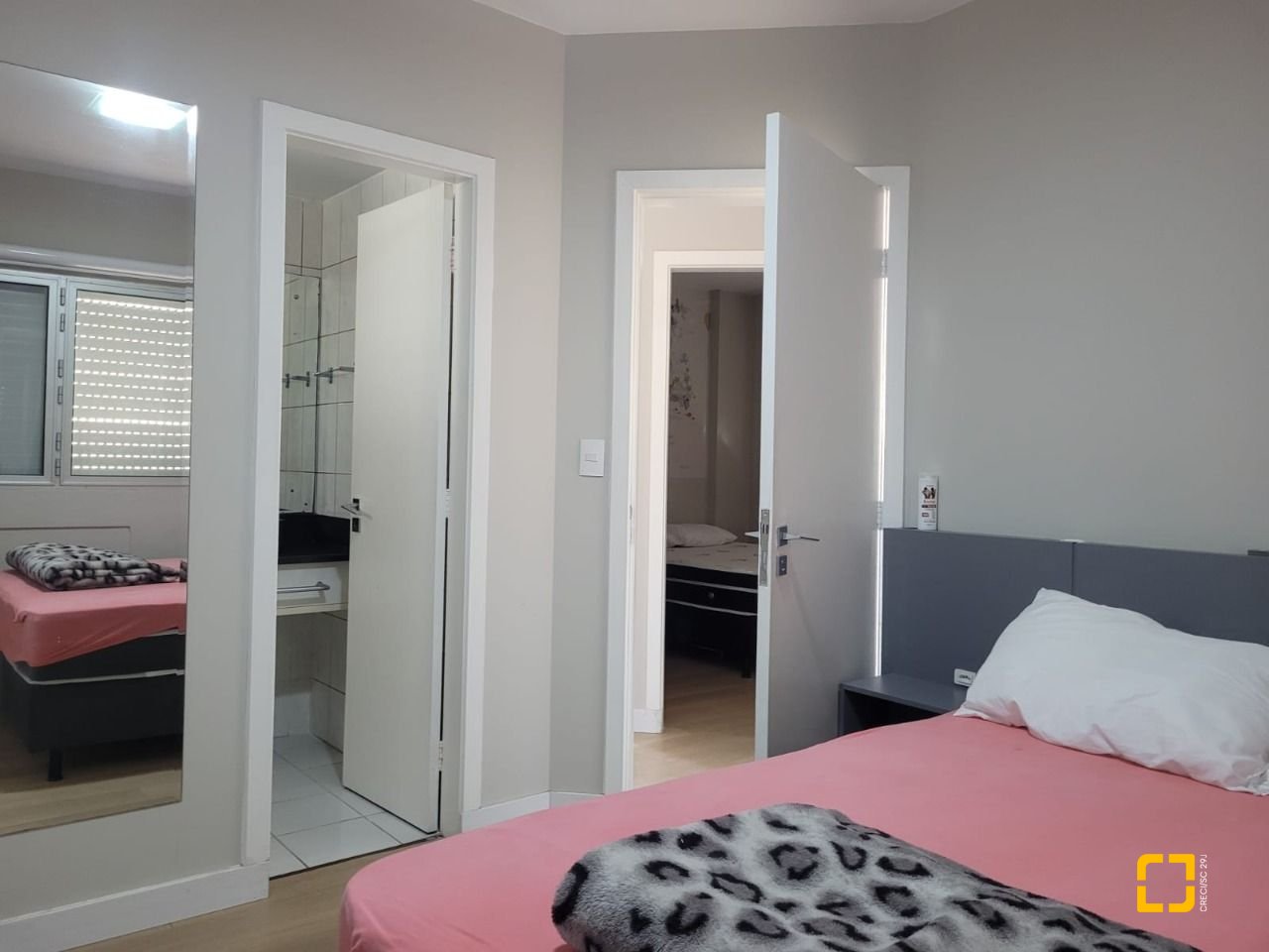 Cobertura com 127m², 3 quartos (sendo 1 suíte), 2 garagens, no bairro Saco Grande em Florianópolis