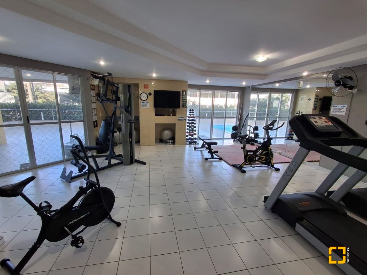 Cobertura com 127m², 3 quartos (sendo 1 suíte), 2 garagens, no bairro Saco Grande em Florianópolis