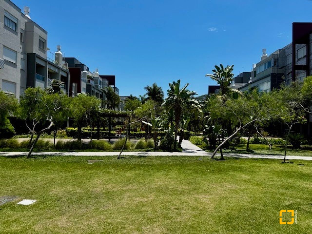 Apartamento com 75m², 3 quartos (sendo 1 suíte), 2 garagens, no bairro Campeche em Florianópolis