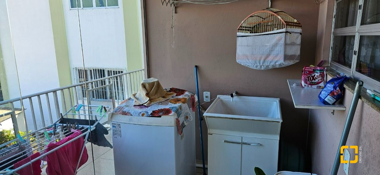 Casa com 241m², 3 quartos (sendo 1 suíte), 3 garagens, no bairro Barreiros em São José