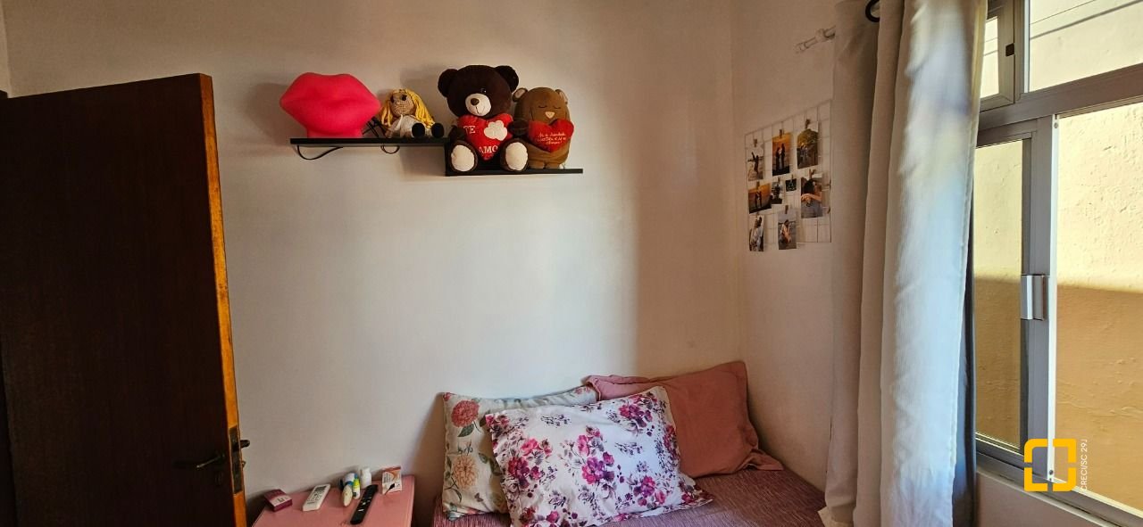 Casa com 241m², 3 quartos (sendo 1 suíte), 3 garagens, no bairro Barreiros em São José
