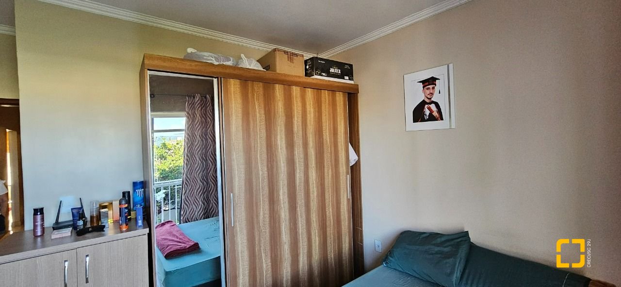 Casa com 241m², 3 quartos (sendo 1 suíte), 3 garagens, no bairro Barreiros em São José