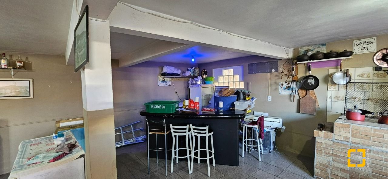 Casa com 241m², 3 quartos (sendo 1 suíte), 3 garagens, no bairro Barreiros em São José