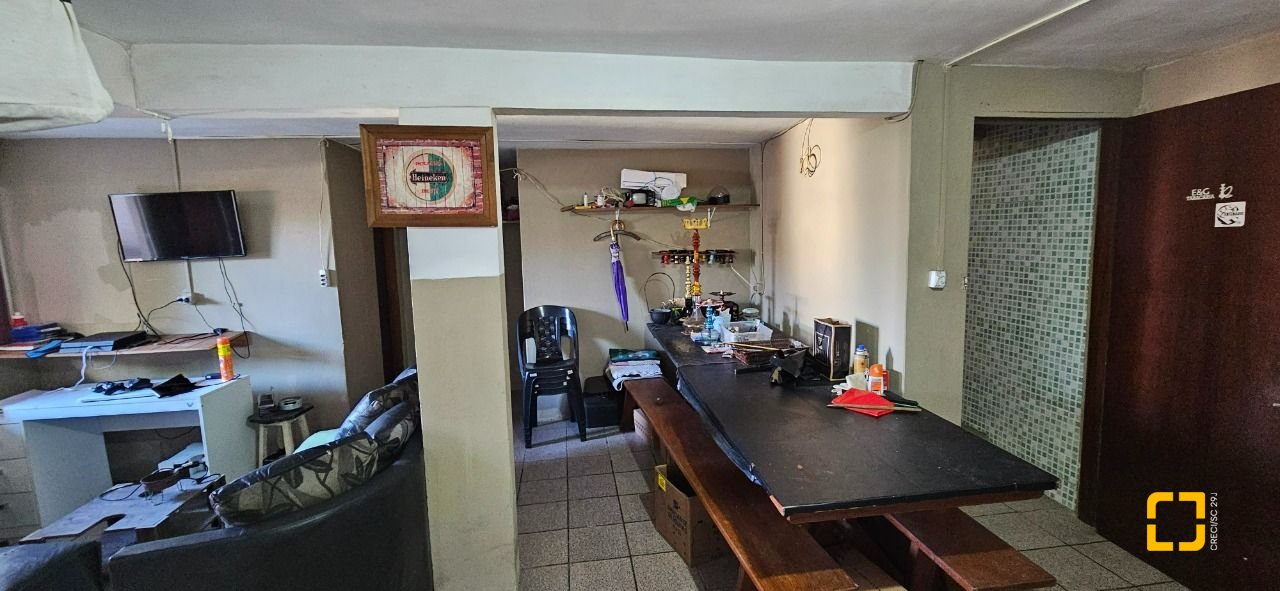 Casa com 241m², 3 quartos (sendo 1 suíte), 3 garagens, no bairro Barreiros em São José