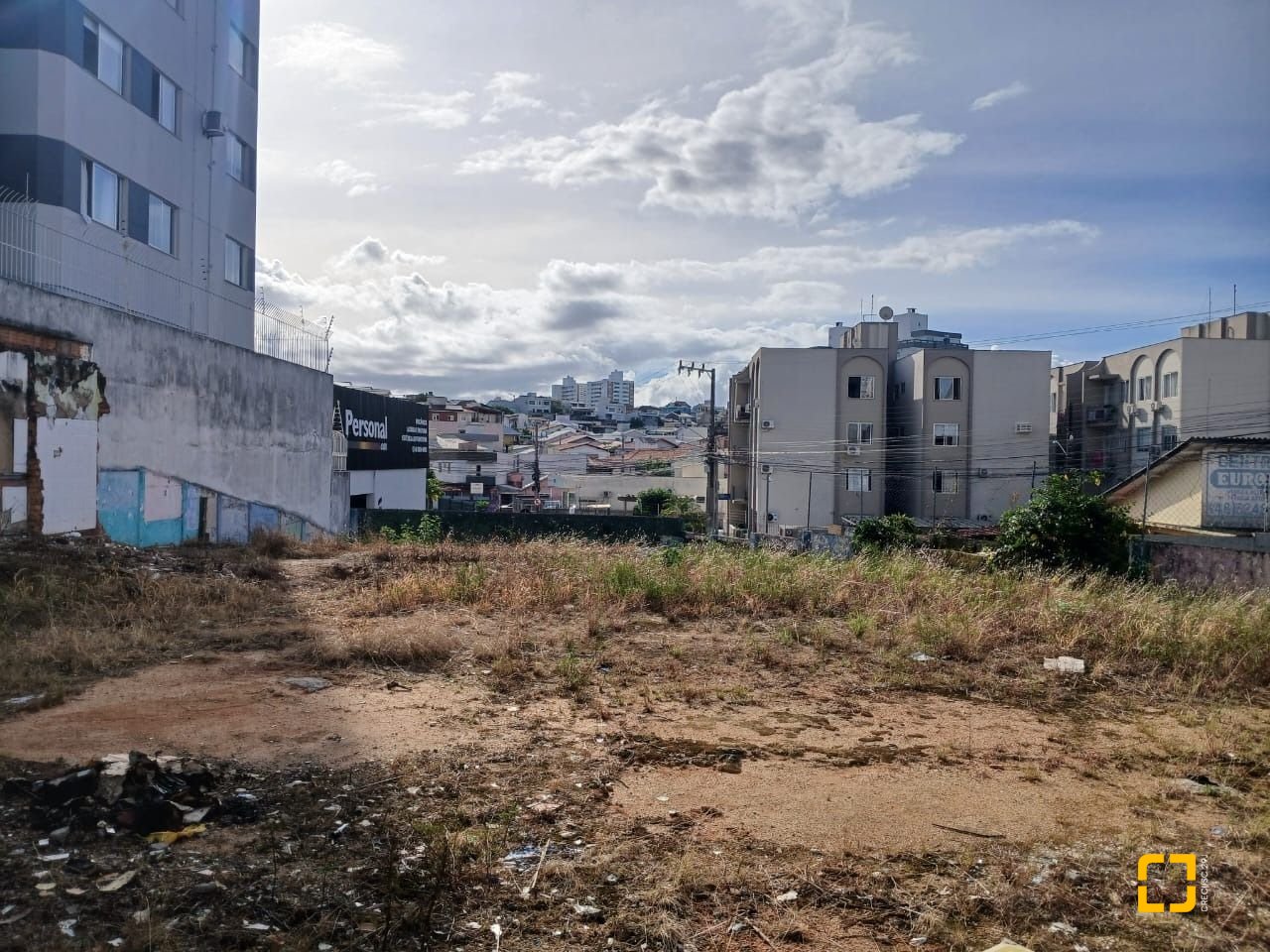 Terreno com 464m², no bairro Estreito em Florianópolis