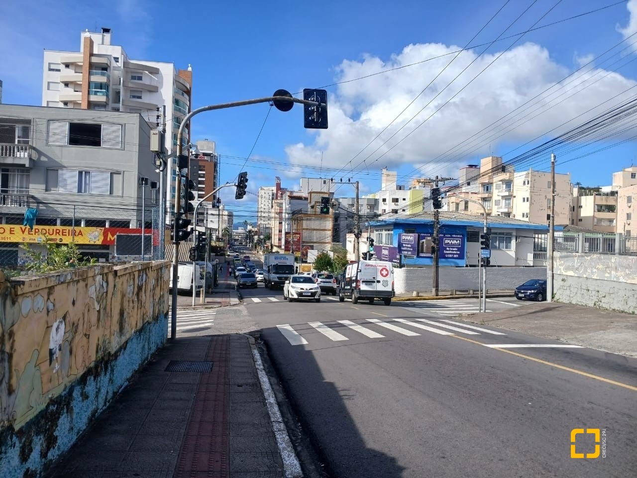 Terreno com 464m², no bairro Estreito em Florianópolis