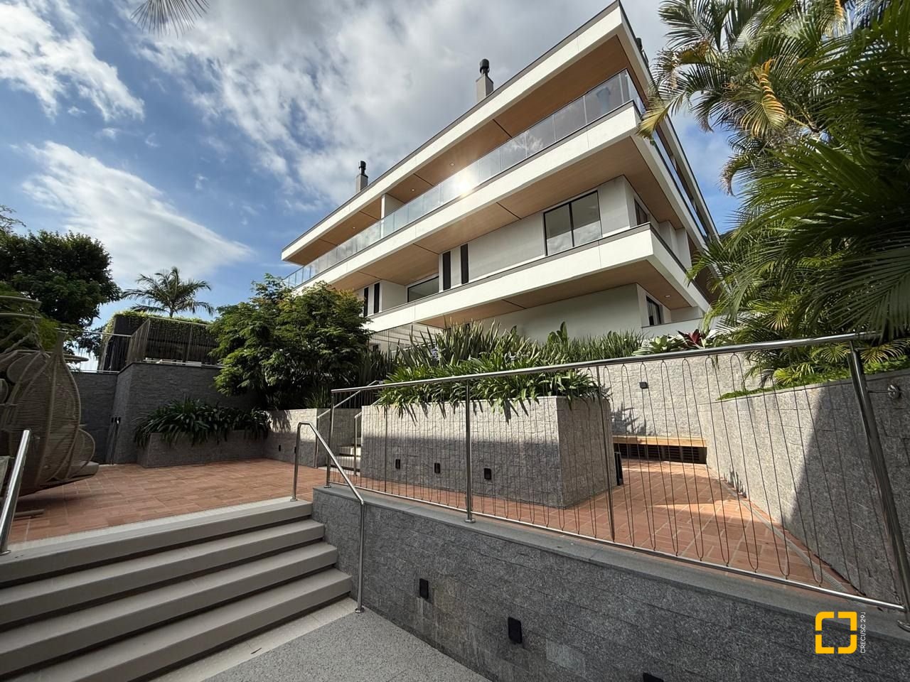 Apartamento com 92m², 2 quartos (sendo 2 suítes), 2 garagens, no bairro Santo Antônio de Lisboa em Florianópolis